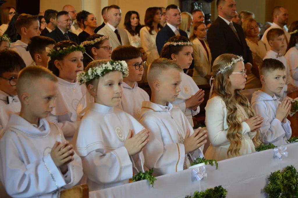 Przyjęcie sakramentu Pierwszej Komunii Św. w parafii pw. św. Jadwigi w Pępowie
