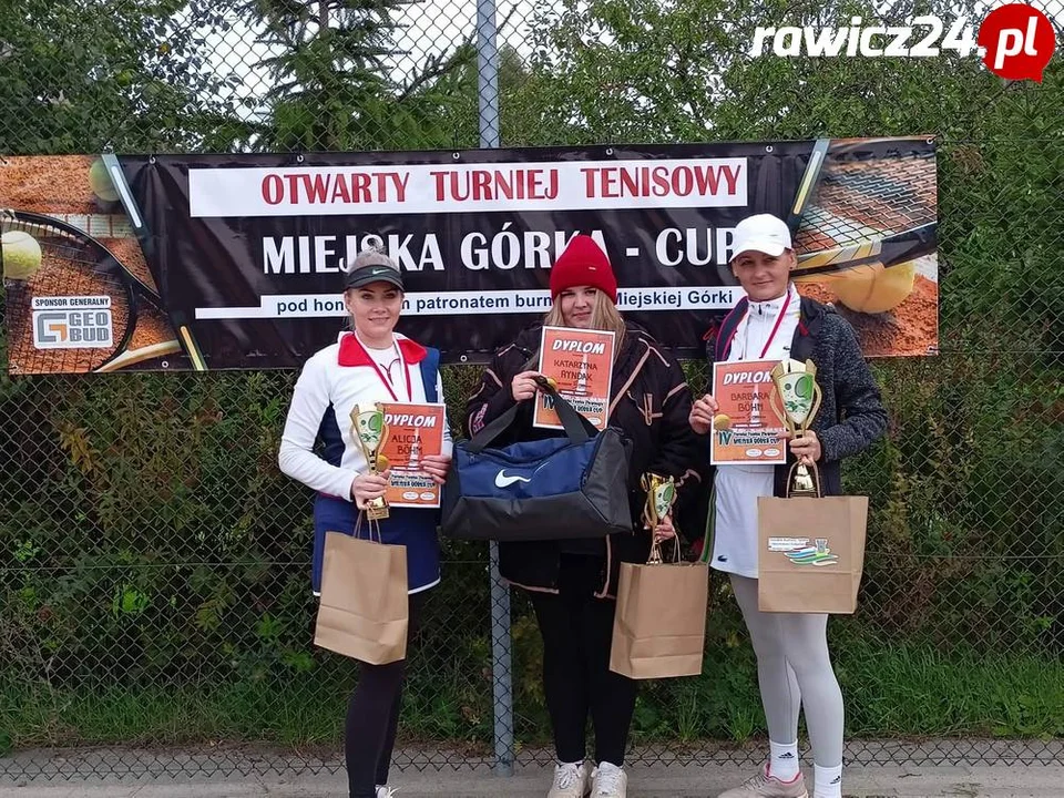 Tenis. Singiel kobiet i debel mężczyzn w Miejskiej Górce