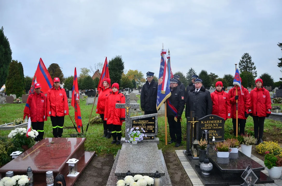 Borek Wlkp. Uroczystość uhonorowania miejsca wiecznego spoczynku Złotym Znakiem Związku OSP RP