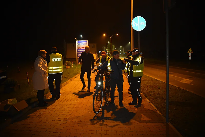 Krotoszyn. Policjanci dawali rowerzystom kamizelki