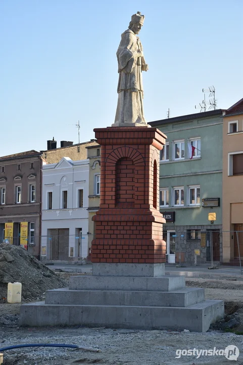 Odbudowa pomnika św. Jana Nepomucena na rynku w Krobi