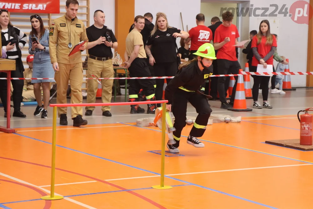 Halowe Młodzieżowe Zawody Sportowo-Pożarnicze w Szkaradowie