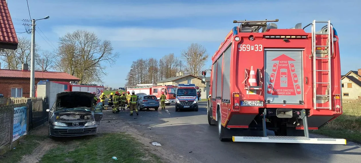 Wyki. Zderzenie dwóch samochodów