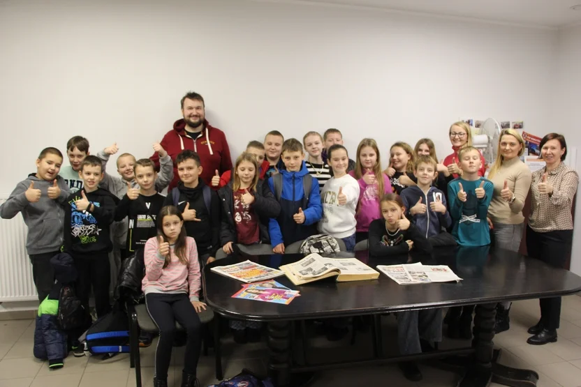 Uczniowie ze szkoły w Lenartowicach odwiedzili redakcję Życia Pleszewa [ZDJĘCIA] - Zdjęcie główne