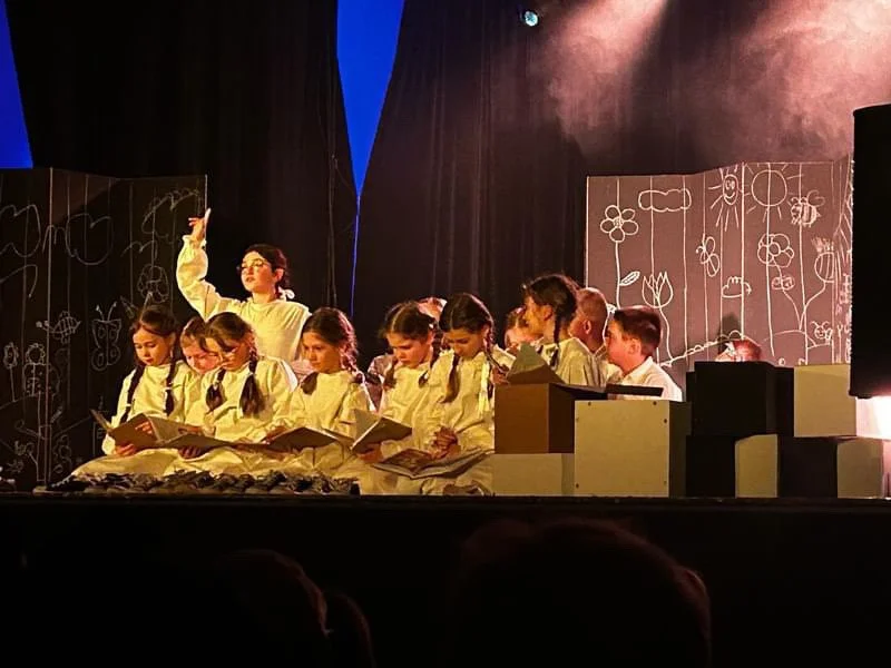 Gostyń. Premiera spektaklu, który przygotował teatr dziecięcy Nocne Marki ze Szkoły Podstawowej im. Marii Montessori