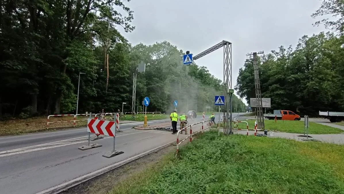 Budowa wyniesionego przejścia w Jarocinie.