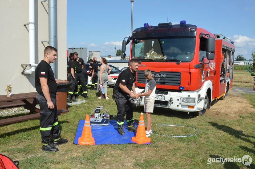 Głośna zabawa w Sikorzynie! Na dożynki zawitali nie tylko mieszkańcy wsi, ale również policjanci - Zdjęcie główne