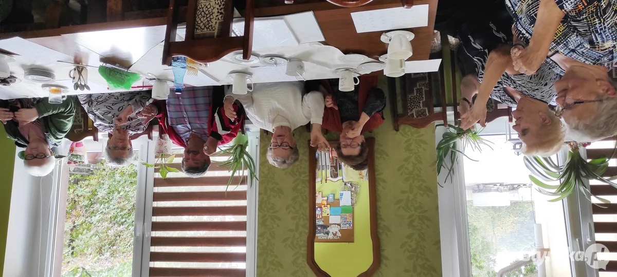 Seniorzy w Piaskach ucza się "migać"