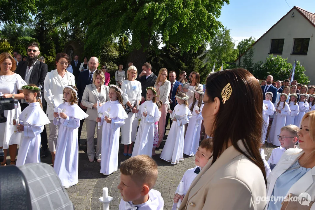 Sakrament I Komunii Świętej w parafii w Pogorzeli