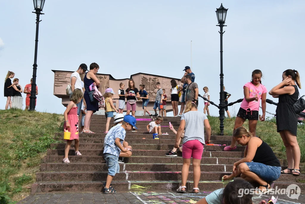 Dzieci z Gostynia malowały schody na Górę Zamkową