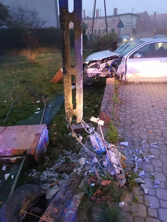 Mężczyzna roztrzaskał auto w Zaborowicach