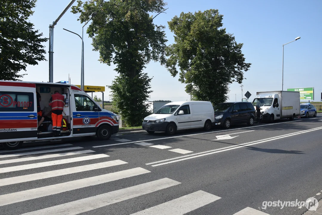 Karambol czterech aut na ulicy Leszczyńskiej w Gostyniu