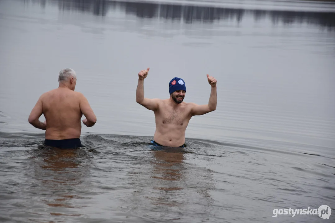 Klub Morsów "Niedźwiedź" Gostyń zorganizował dla WOŚP piknik na plaży jeziora cichowskiego