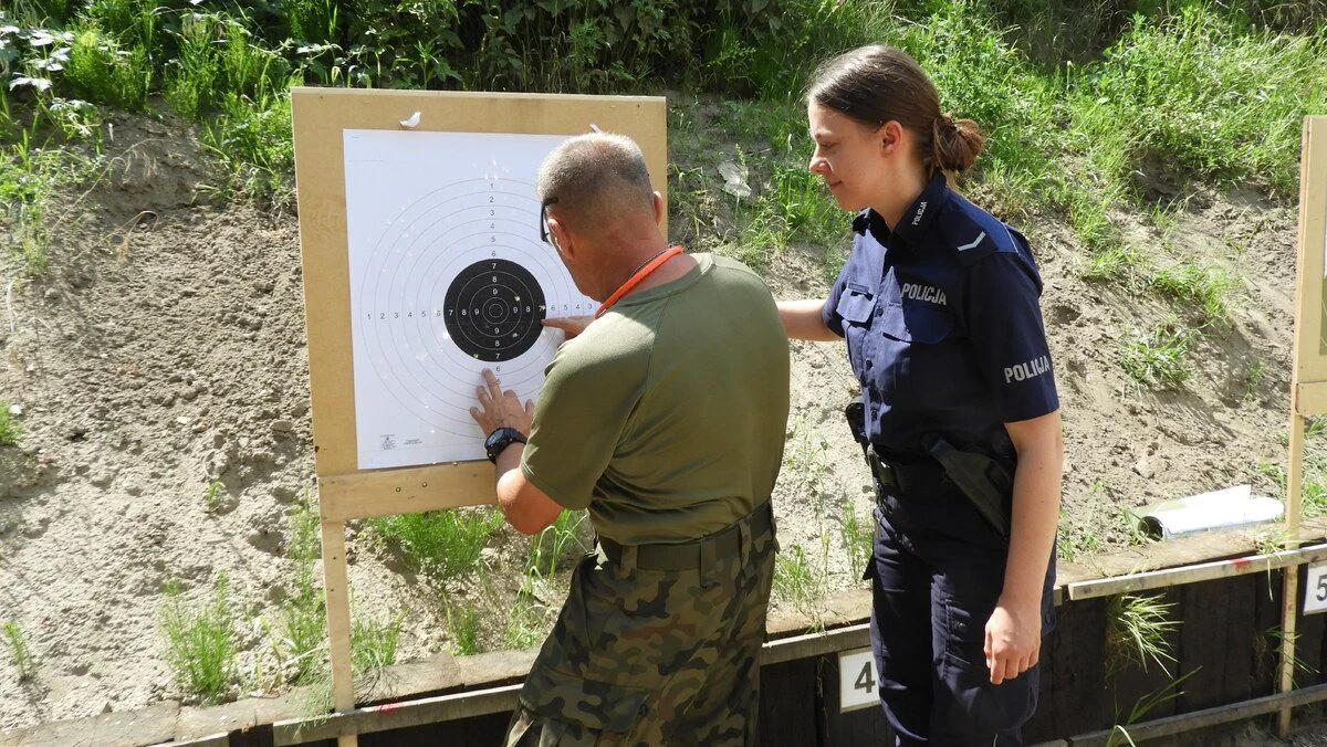 Sierż. Agata Jurgawka z dzielnicowa z Komendy Powiatowej Policji w Jarocinie