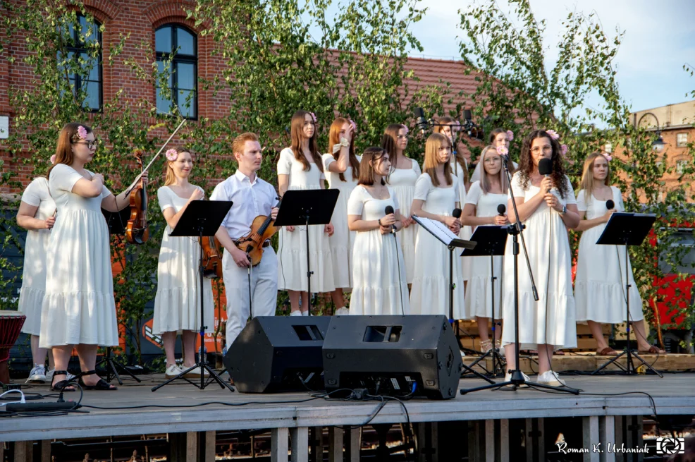 Koncert Scholii Lenartowickiej i zespołu Sound of Heaven w Pleszewie