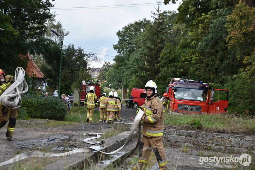 Pożar w zabytkowym pałacu w Wydawach, gm. Poniec