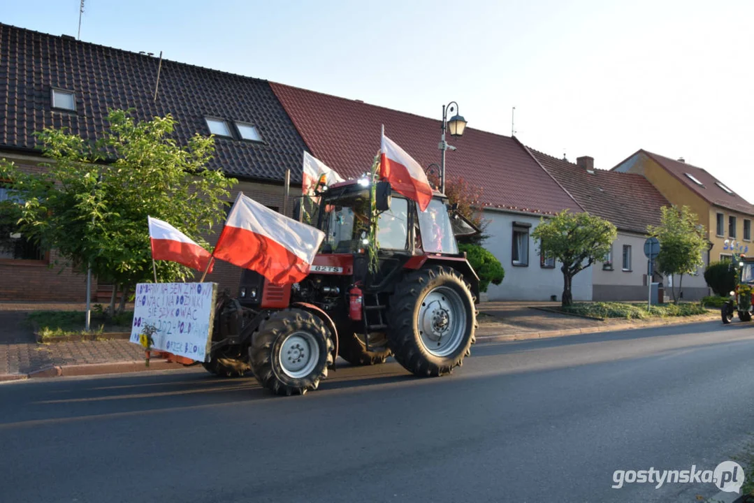 Dożynki 2024 w Skokowie rozpoczął korowód pojazdów rolniczych