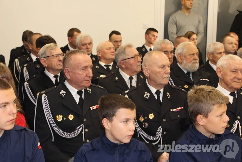 Wręczenie świadczeń ratowniczych i promes dla młodzieżowych drużyn pożarniczych z powiatu pleszewskiego