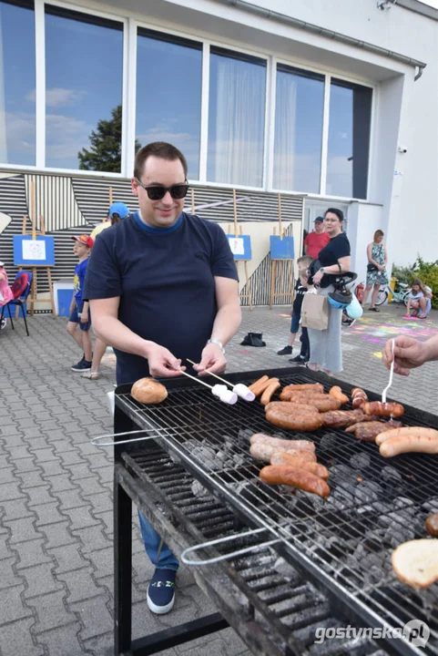 Pierwsze integracyjne gostyńskie grillowanie na tarasie GOK Hutnik