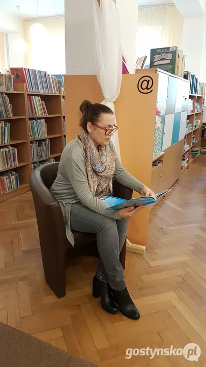 Dzień Postaci z Bajek - Głośne Czytanie w bibliotece miejskiej w Gostyniu