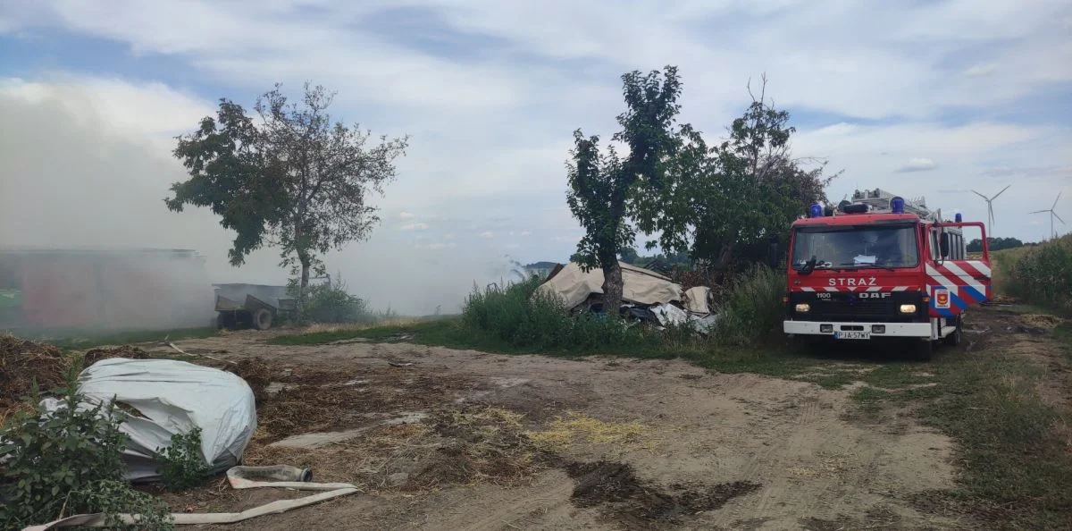 Pożar w Żernikach. Dym widać z kilkunastu kilometrów