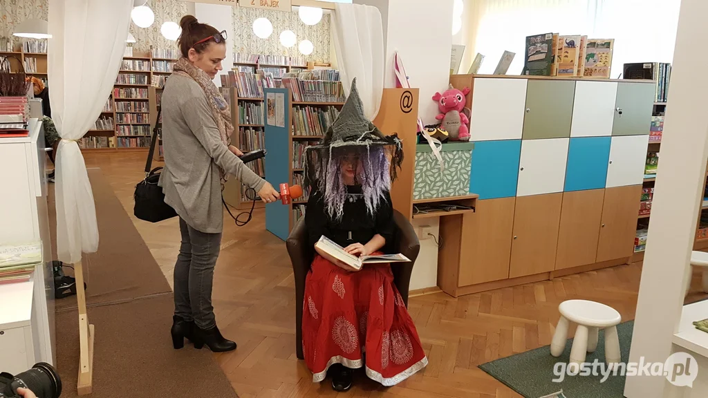 Dzień Postaci z Bajek - Głośne Czytanie w bibliotece miejskiej w Gostyniu