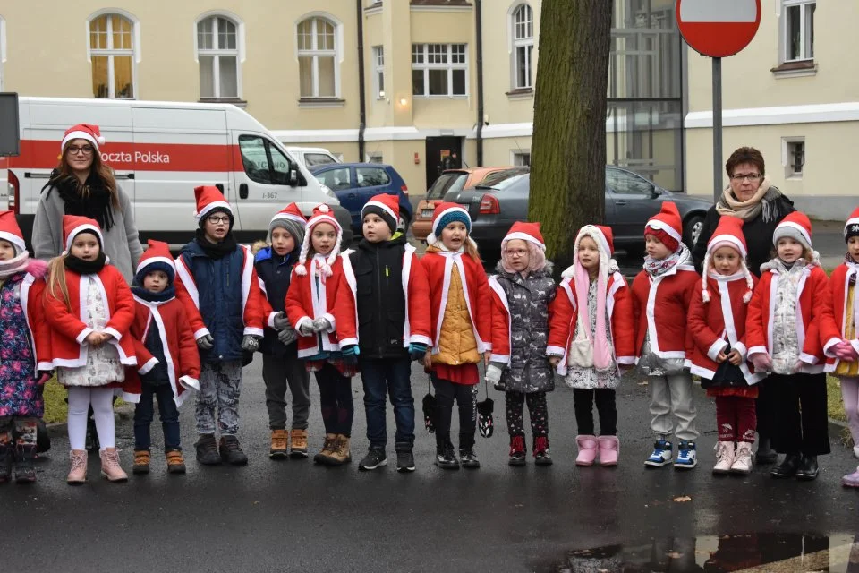 Krotoszyn. Przedszkolaki ze świąteczną wizytą w urzędzie [ZDJĘCIA] - Zdjęcie główne