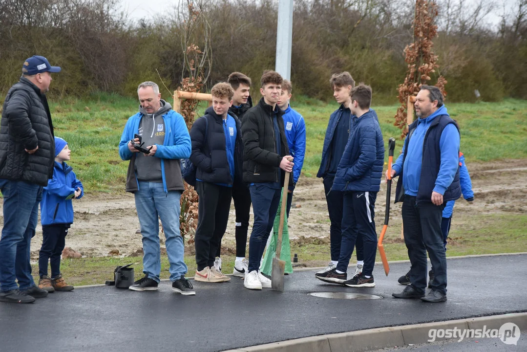 Sadzenie drzewek na 100-lecie Kani Gostyń