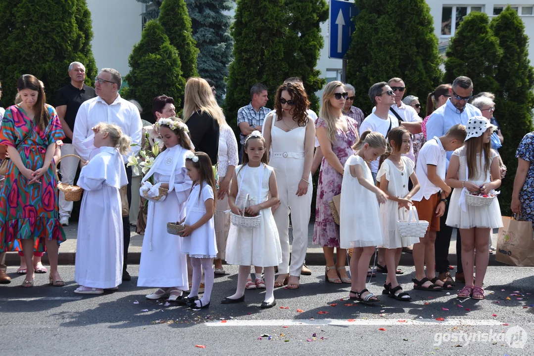 Gostyń - Boże Ciało 2023 - procesja ulicami miasta