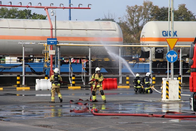 Ćwiczenia strażackie w Gaspolu. Upozorowali pożar cystern z gazem - Zdjęcie główne
