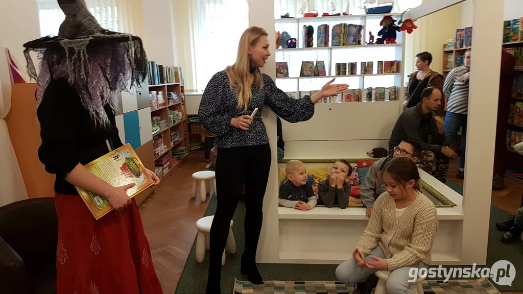 Dzień Postaci z Bajek - Głośne Czytanie w bibliotece miejskiej w Gostyniu