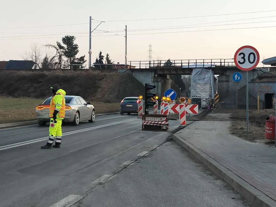 Utrudnienia na Wrocławskiej w Jarocinie. Do kiedy potrwają? [ZDJĘCIA, SONDA] - Zdjęcie główne