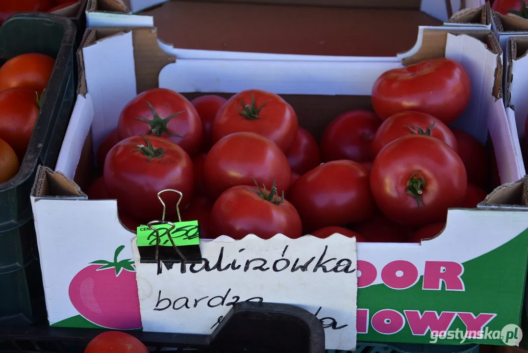 Ceny warzyw i owoców na targowisku miejskim w Gostyniu