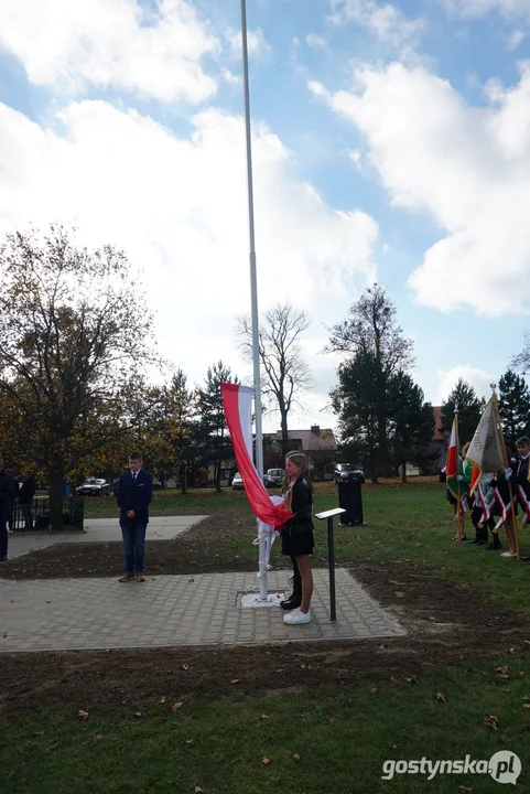 Patriotycznie w Szkole Podstawowej z Oddziałami Integracyjnymi im. M. Kopernika w Piaskach