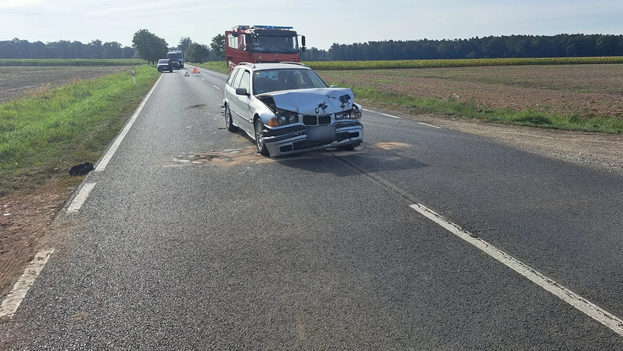 Zderzenie dwóch aut na drodze wojewódzkiej 309 Golina Wielka - Dąbrówka