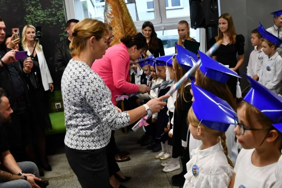 Pasowanie na uczniów w Szkole Podstawowej w Dobrzycy