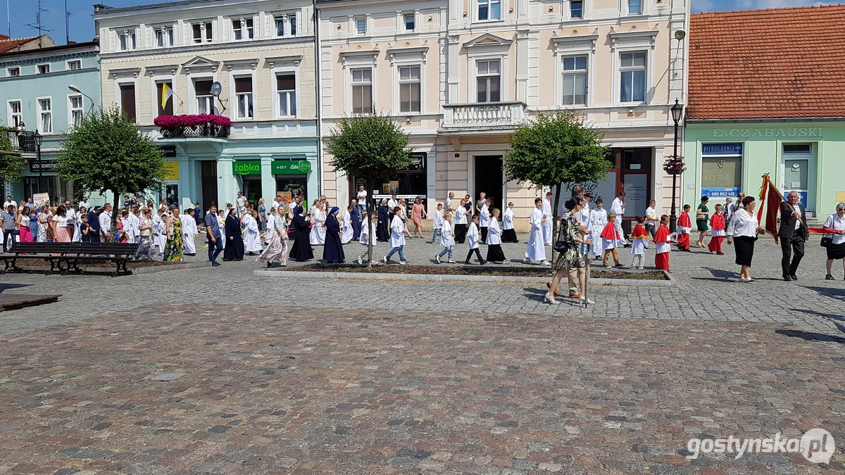 Gostyń - Boże Ciało 2023 - procesja ulicami miasta