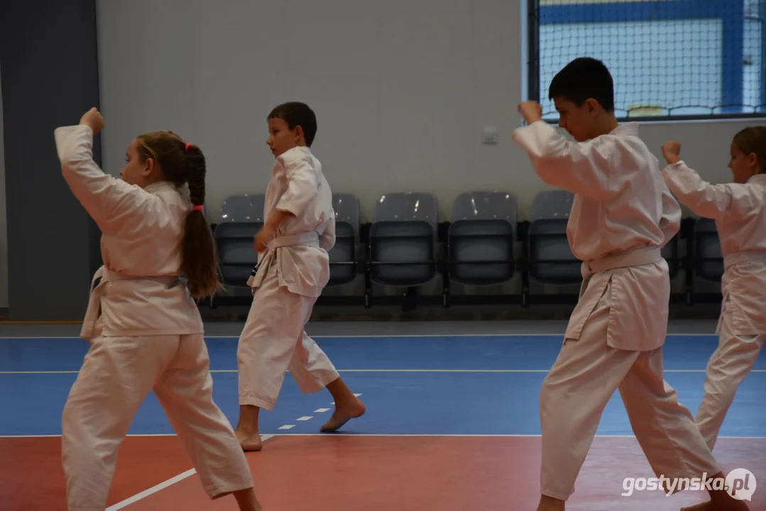 Trening Klubu TKKF Tęcza w nowej hali sportowej w Gostyniu