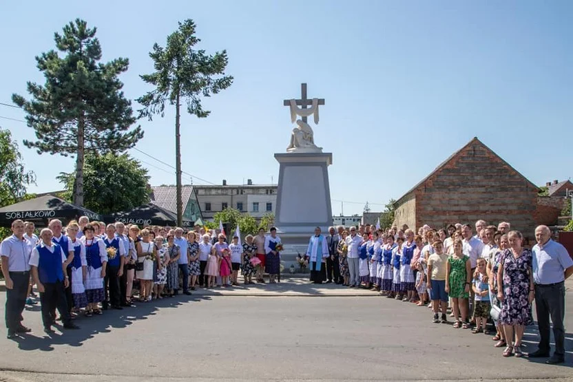 Odnowiona figura w Sobiałkowie została poświęcona (ZDJĘCIA) - Zdjęcie główne