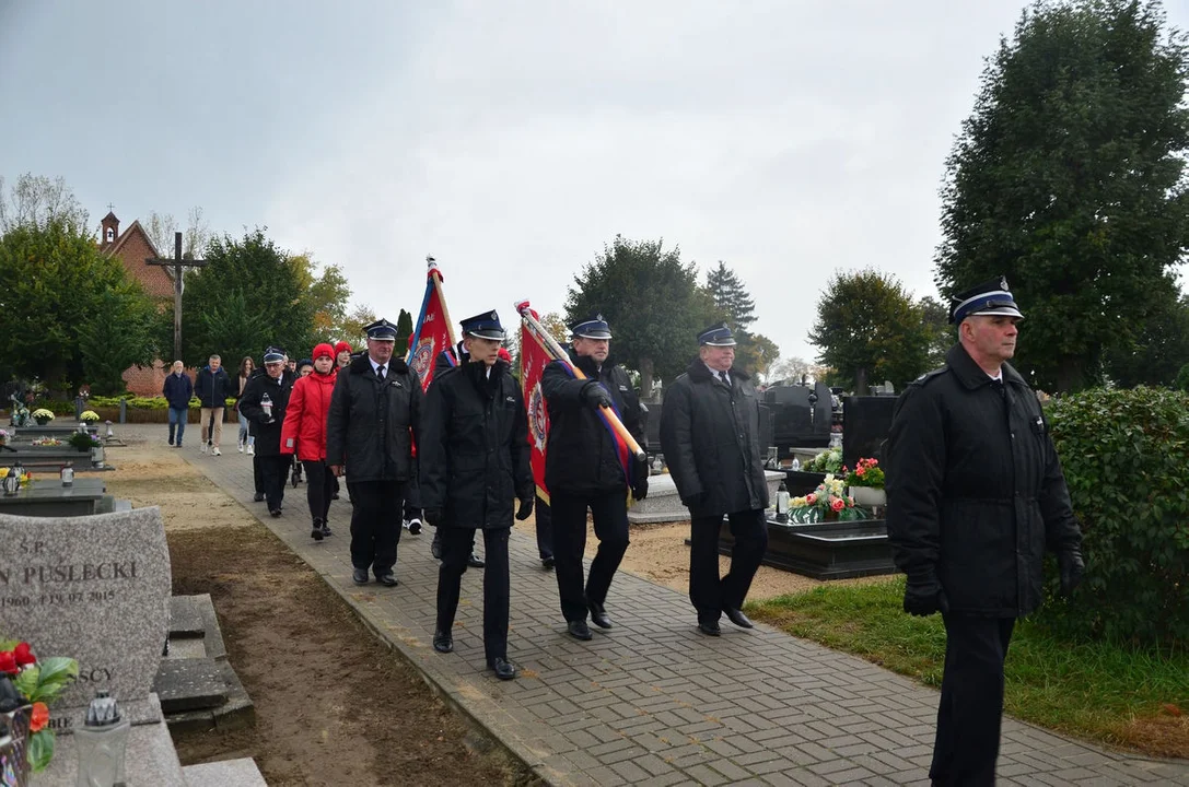 Borek Wlkp. Uroczystość uhonorowania miejsca wiecznego spoczynku Złotym Znakiem Związku OSP RP