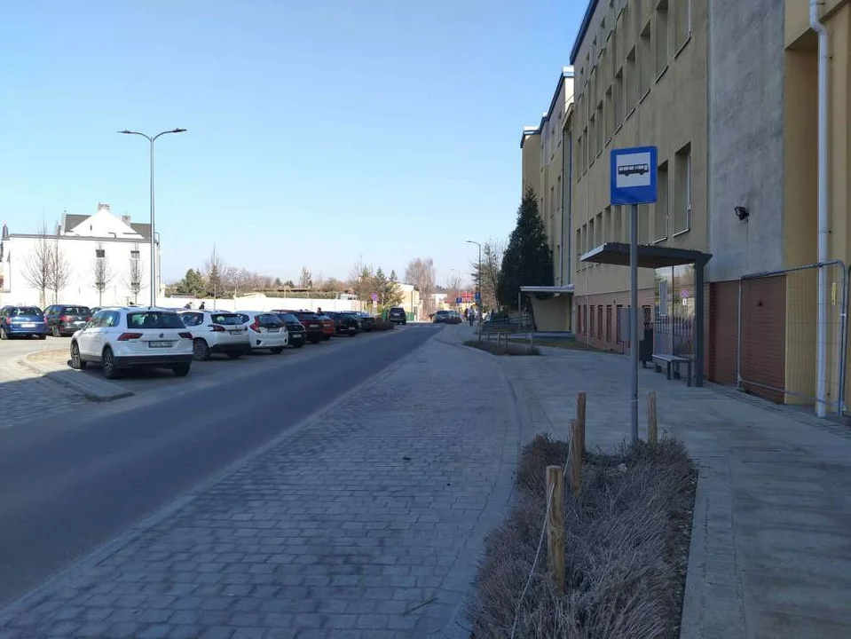Mieszkańcy apelują o przywrócenie przystanku przy szpitalu. Czy jest na to szansa? Mamy odpowiedź z urzędu [ZDJĘCIA]