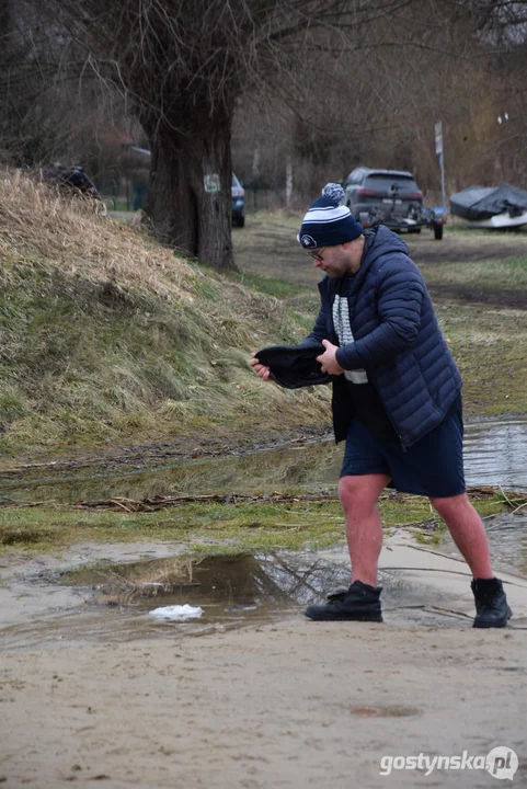 Klub Morsów "Niedźwiedź" Gostyń zorganizował dla WOŚP piknik na plaży jeziora cichowskiego