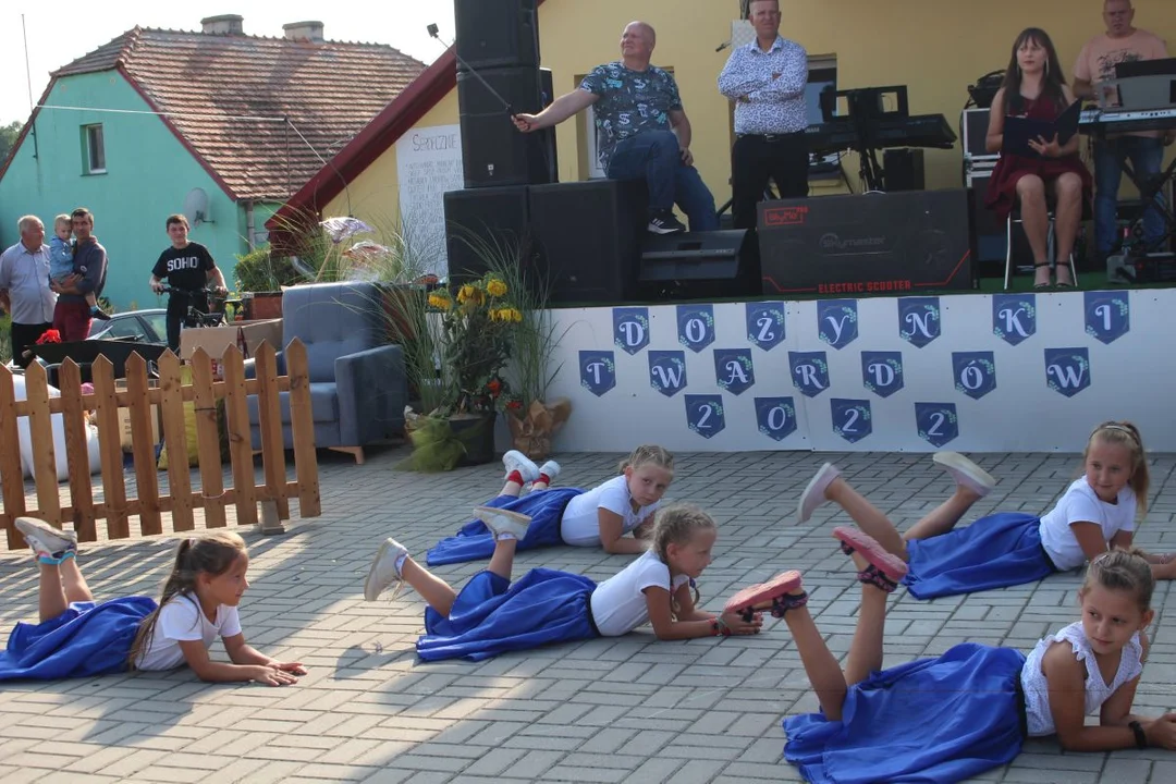 Tłumy na dożynkach wiejskich w Twardowie