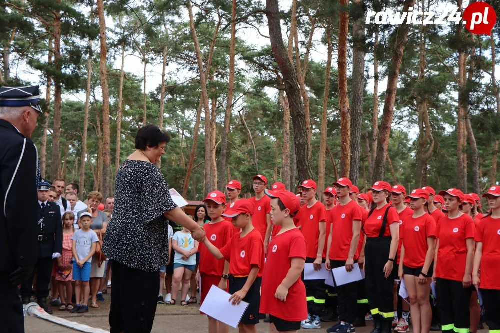 Ślubowanie i pasowanie na strażaka - członka MDP w Brennie (powiat leszczyński)