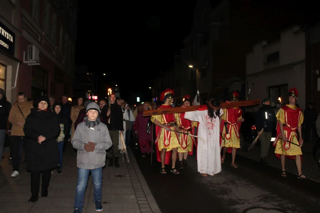 Droga Krzyżowa ulicami Jarocina przygotowana przez parafie Chrystusa Króla i św. Marcina