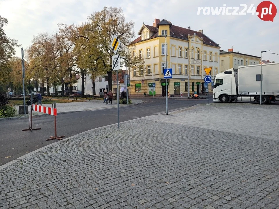 Ruszyły prace na minirondzie w Rawiczu
