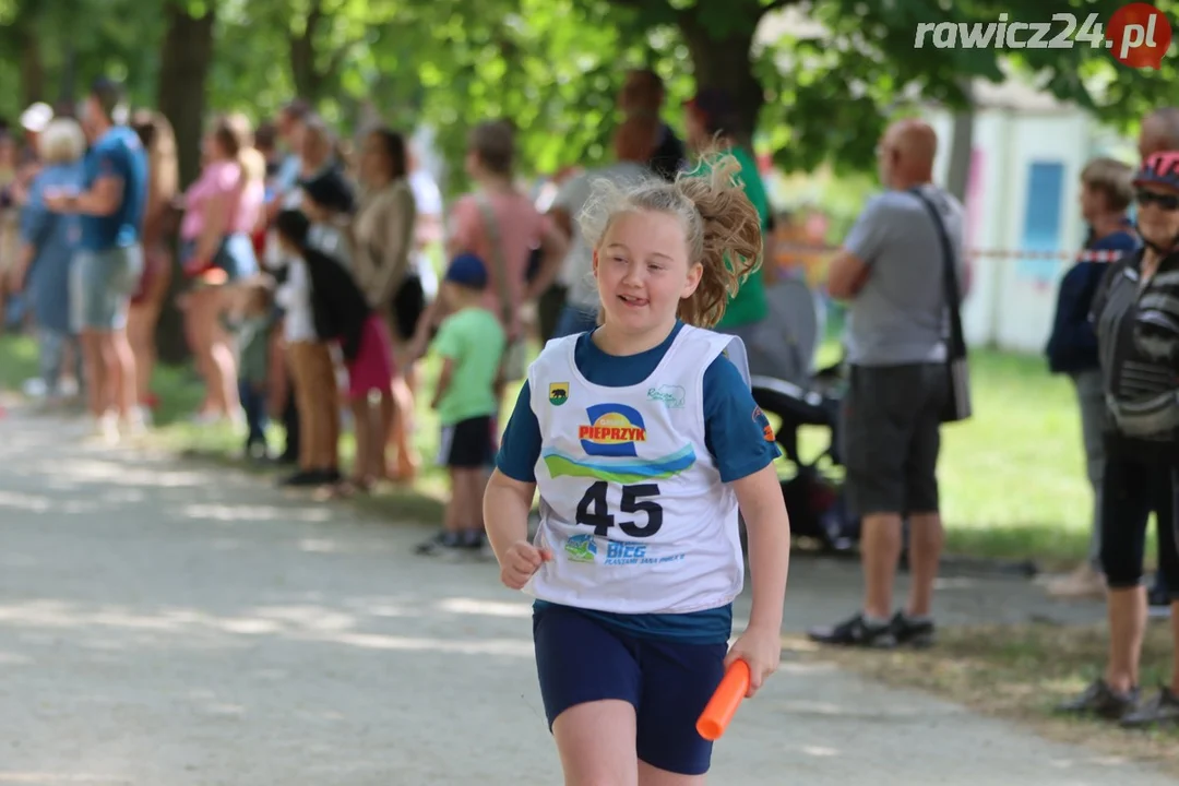 Sztafety szkolne w ramach 24h Rawickiego Festiwalu Sportu