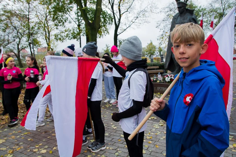 Biegacze Jarocin pobiegli szlakiem pomników poświęconych bohaterom Ziemi Jarocińskiej