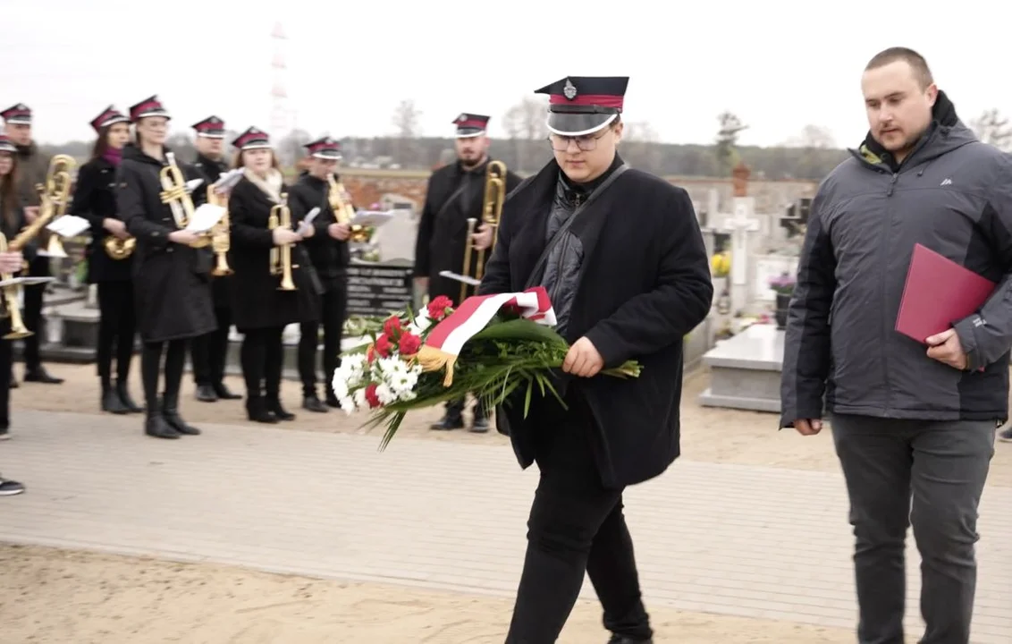 Uroczystość w Górze z okazji nadania Henrykowi Mikołajczakowi z Łobza odznaczenia - Krzyża Świętego Floriana