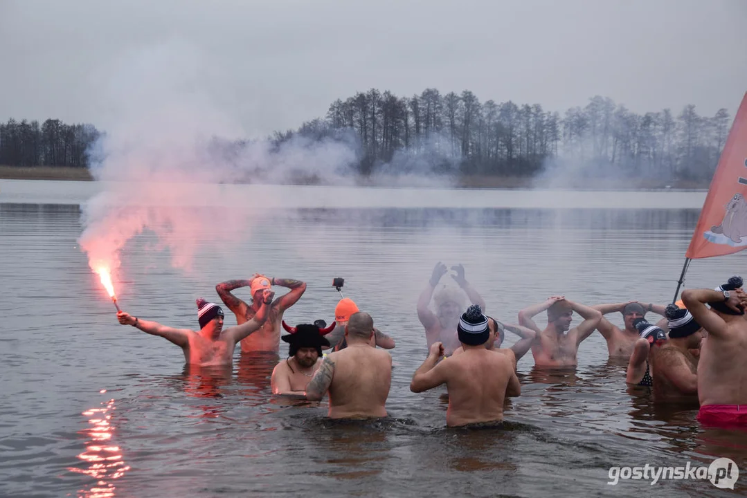 Klub Morsów "Niedźwiedź" Gostyń zorganizował dla WOŚP piknik na plaży jeziora cichowskiego